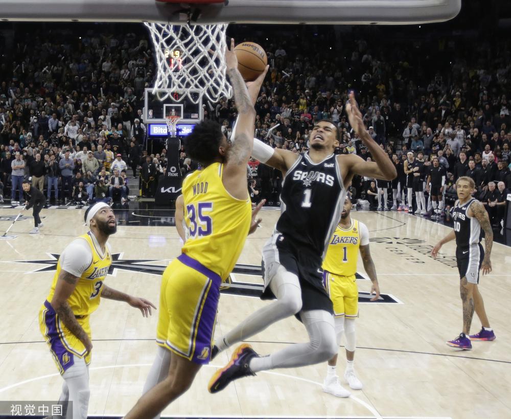 面对对方两 面对对方两